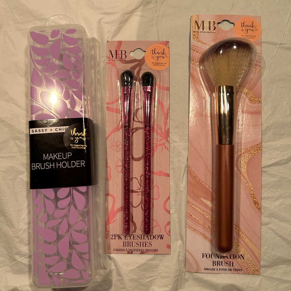 NWT Sassy Chic Purple Leaf Patterned Brush Holder with MHB 3pc makeup brush set